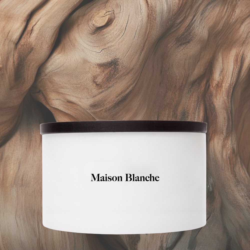 Maison Blanche 010 Cedarwood & Patchouli Deluxe Candle 800g – official Maison Blanche product image 3