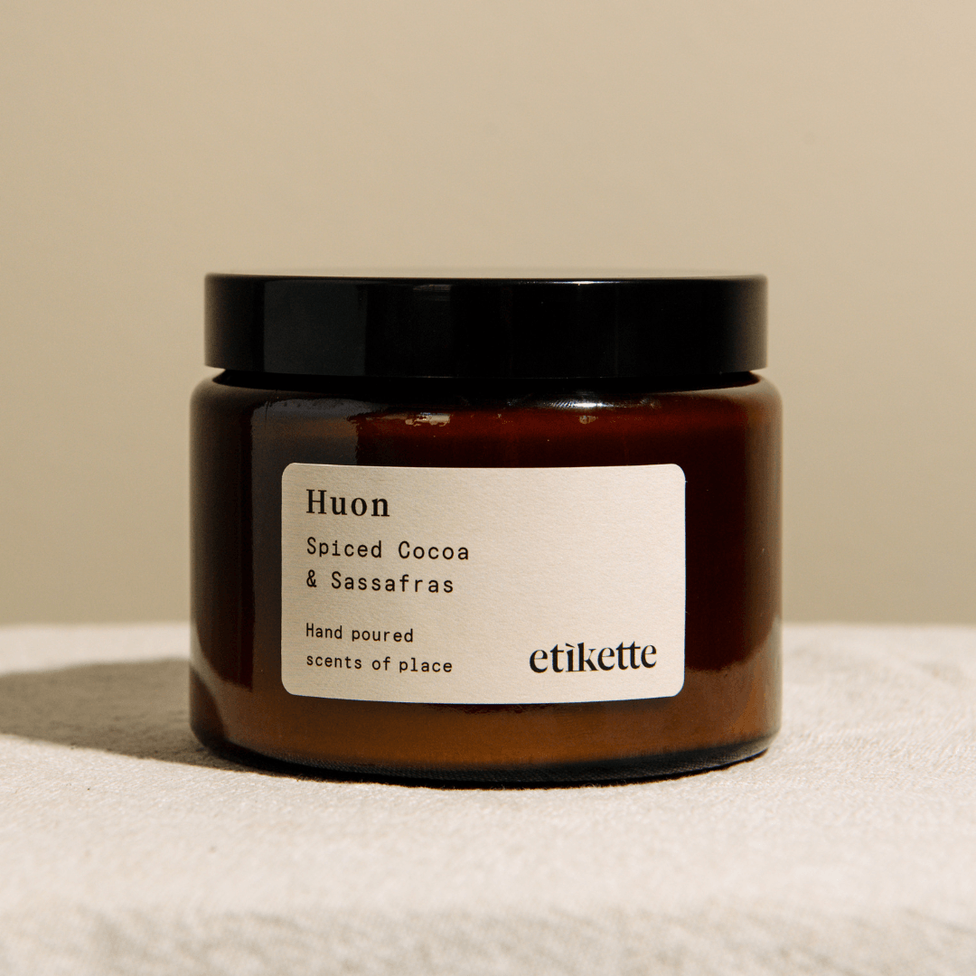 Candle - Etikette - Etikette Spiced Cocoa & Sassafras Soy Candle 500g - The Gift Company