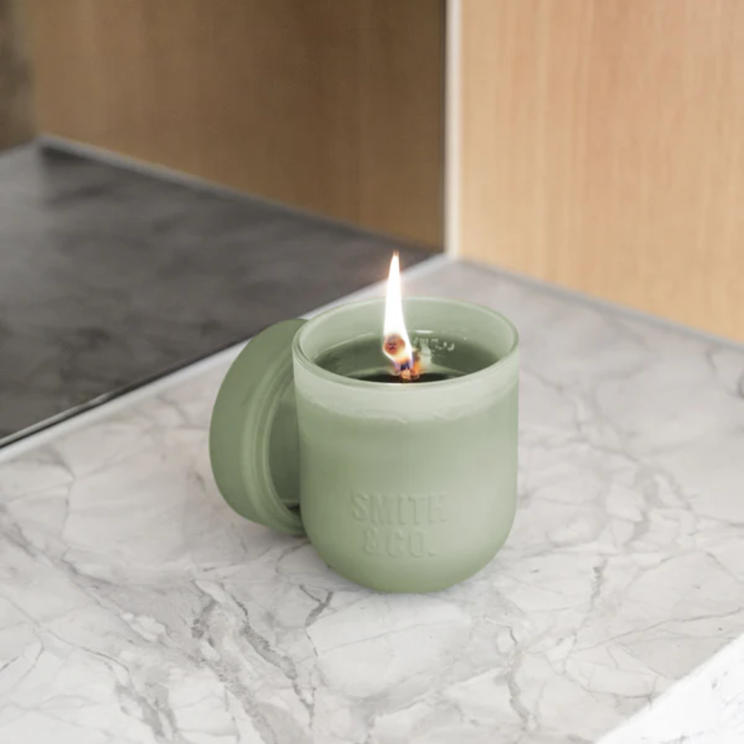 Candle - The Aromatherapy Co. - The Aromatherapy Co. Smith & Co. Amber & Freesia Candle 250g - The Gift Company