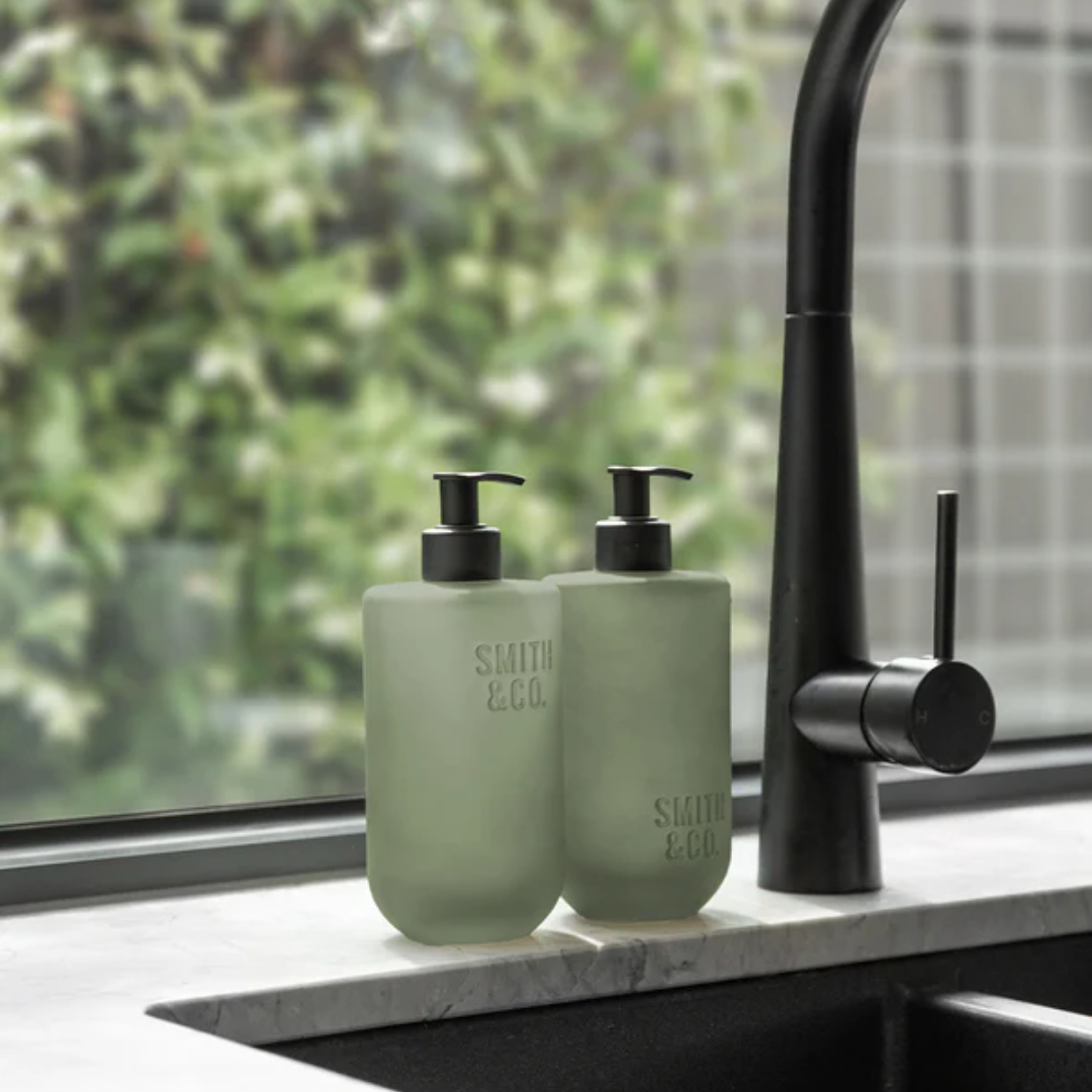 Hand & Body Wash - The Aromatherapy Co. - The Aromatherapy Co. Smith & Co. Amber & Freesia Hand & Body Wash 400mL - The Gift Company