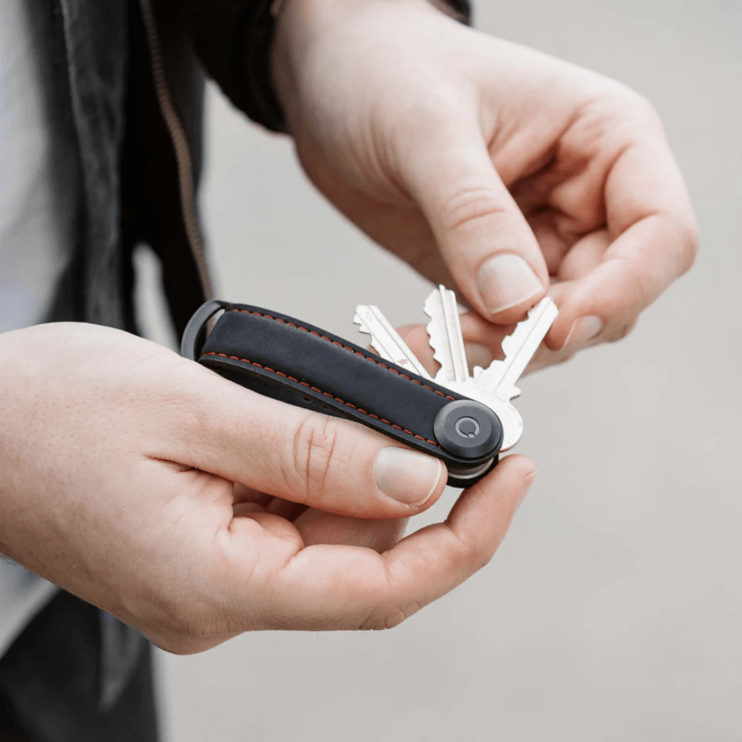 Key Organiser - Orbitkey - Orbitkey - Key Organiser Crazy-Horse Obsidian Black with Red Stitching - The Gift Company