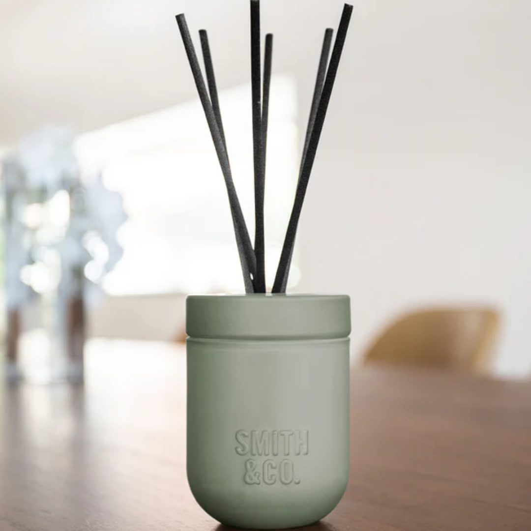 Reed Diffuser - The Aromatherapy Co. - The Aromatherapy Co. Smith & Co. Amber & Freesia Diffuser 200mL - The Gift Company