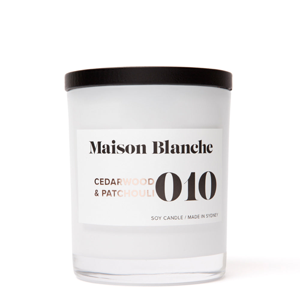 Maison Blanche 010 Cedarwood & Patchouli Large Candle 400g