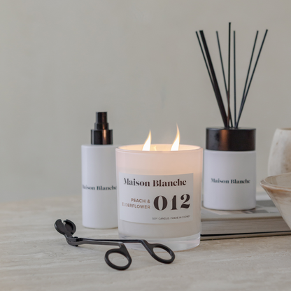 Maison Blanche 012 Peach & Elderflower Large Candle 400g – official Maison Blanche product image 5