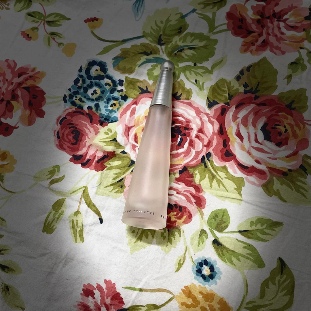 Issey Miyake L'Eau D'Issey Rose & Rose - styled