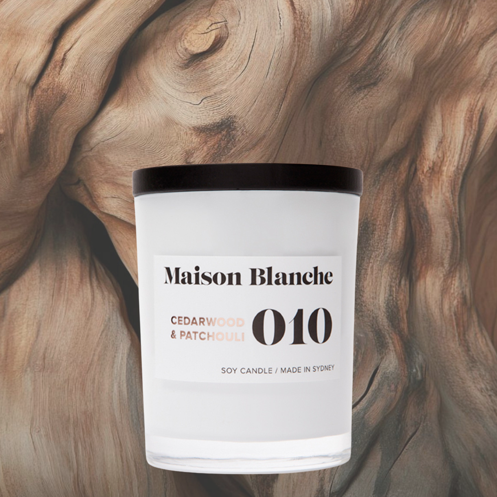 Maison Blanche 010 Cedarwood & Patchouli Medium Candle 200g – official Maison Blanche product image 3