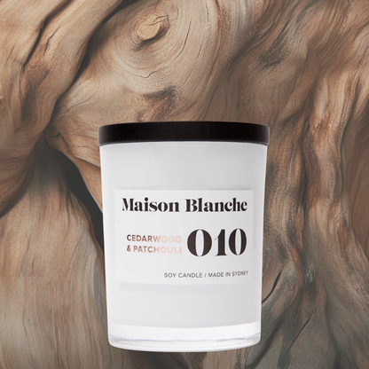 Maison Blanche 010 Cedarwood & Patchouli Medium Candle 200g – official Maison Blanche product image 3