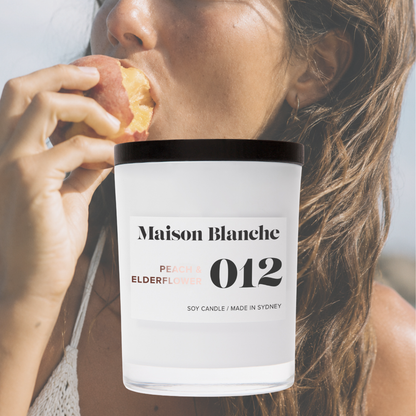Maison Blanche 012 Peach & Elderflower Medium Candle 200g – official Maison Blanche product image 3