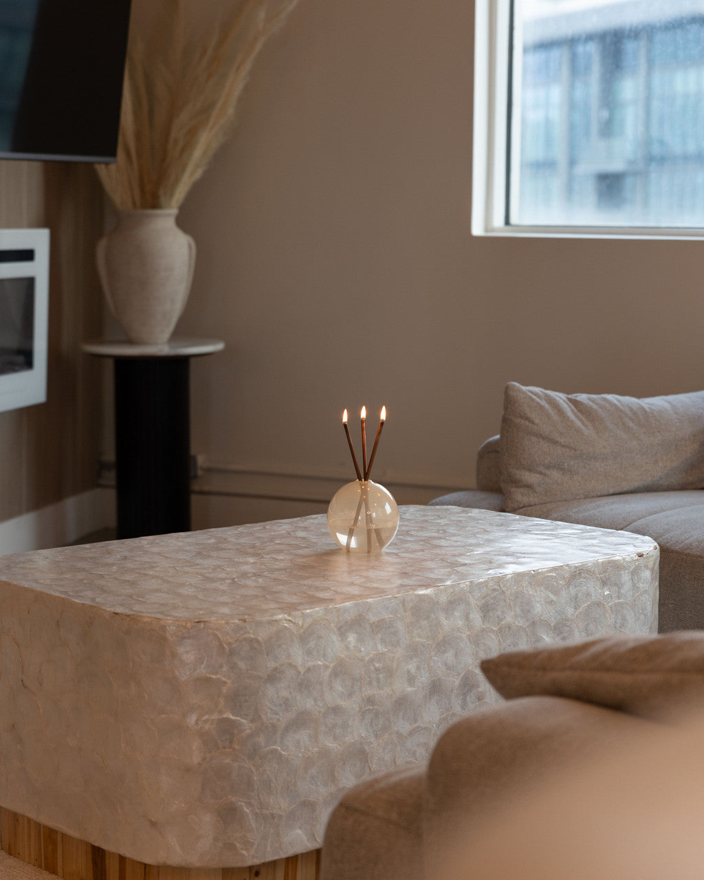 Everlasting Candle Co Neva Signature Set - Pampas Vase & Champagne Candle Sticks