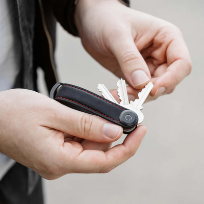 Orbitkey - Key Organiser Crazy-Horse Obsidian Black with Red Stitching