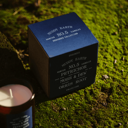 Candle - Hunter - Hunter NO. 5 MUDDY EARTH Petrichor, Moss & Dew, Orris Root 300g - The Gift Company
