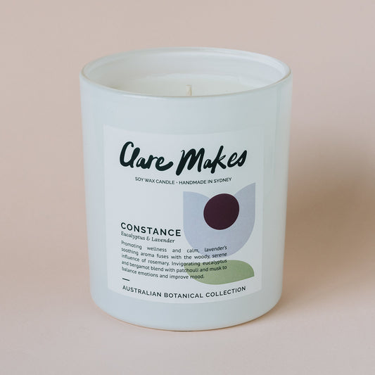 Clare Makes Constance Eucalyptus & Lavender Medium Candle 180g – Clare Makes product and lifestyle image 2