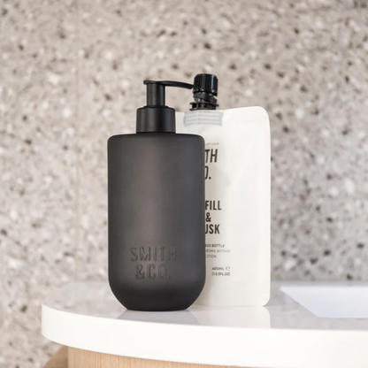 Hand & Body Wash - The Aromatherapy Co. - The Aromatherapy Co. Smith & Co. Tonka & White Musk Hand & Body Wash Refill 400mL - The Gift Company