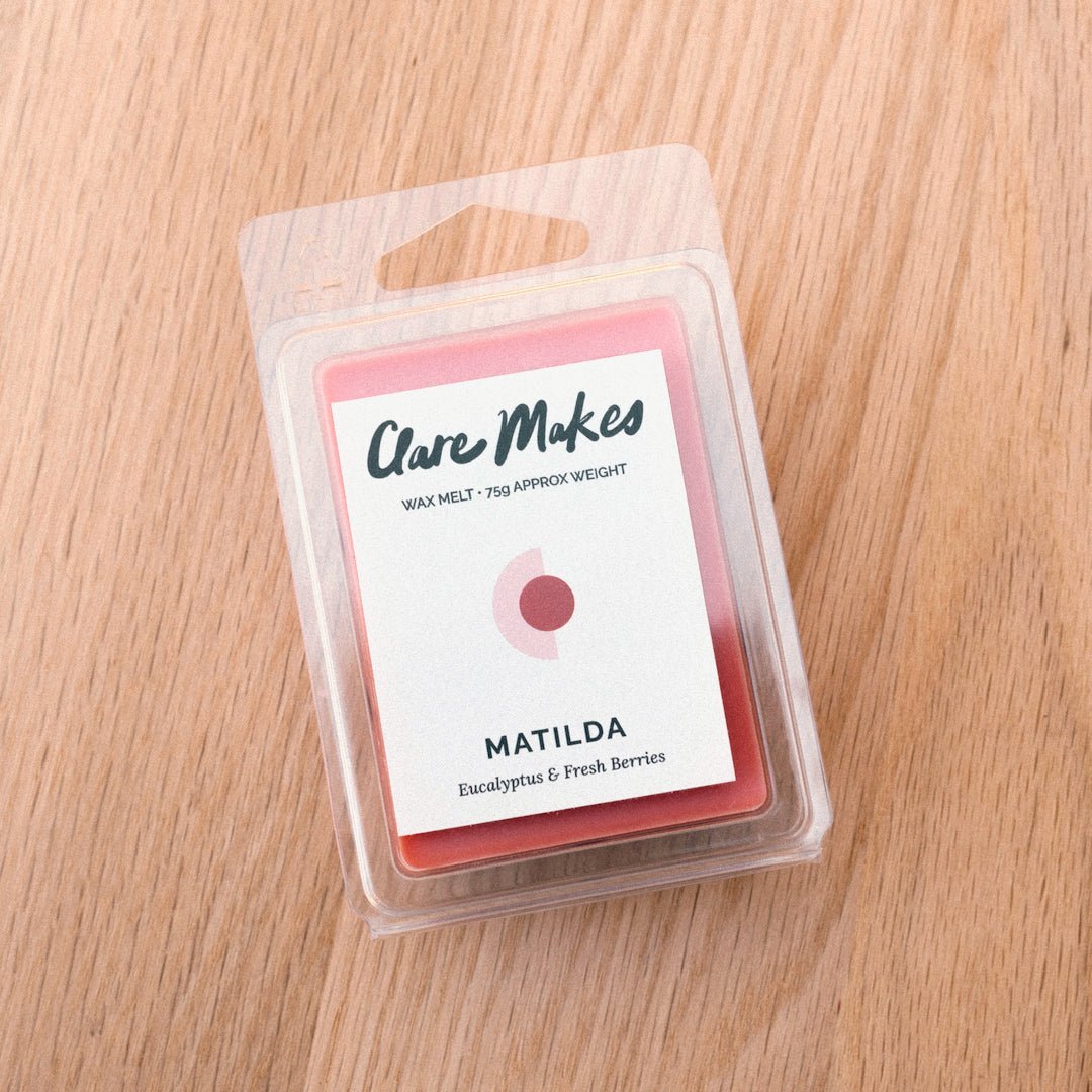 Clare Makes Matilda Eucalyptus & Fresh Berries Medium Candle 180g – Clare Makes product and lifestyle image 14