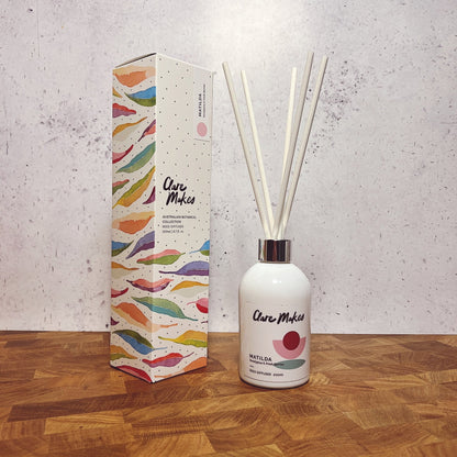 Clare Makes Matilda Eucalyptus & Fresh Berries Medium Candle 180g – Clare Makes product and lifestyle image 13