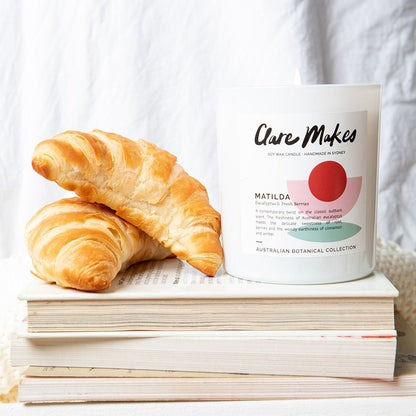 Clare Makes Matilda Eucalyptus & Fresh Berries Medium Candle 180g – Clare Makes product and lifestyle image 9